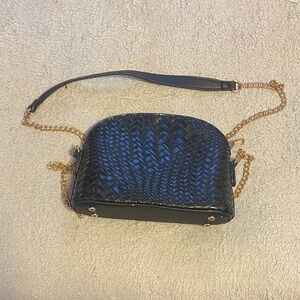 Elegant Black Woven Crossbody Bag